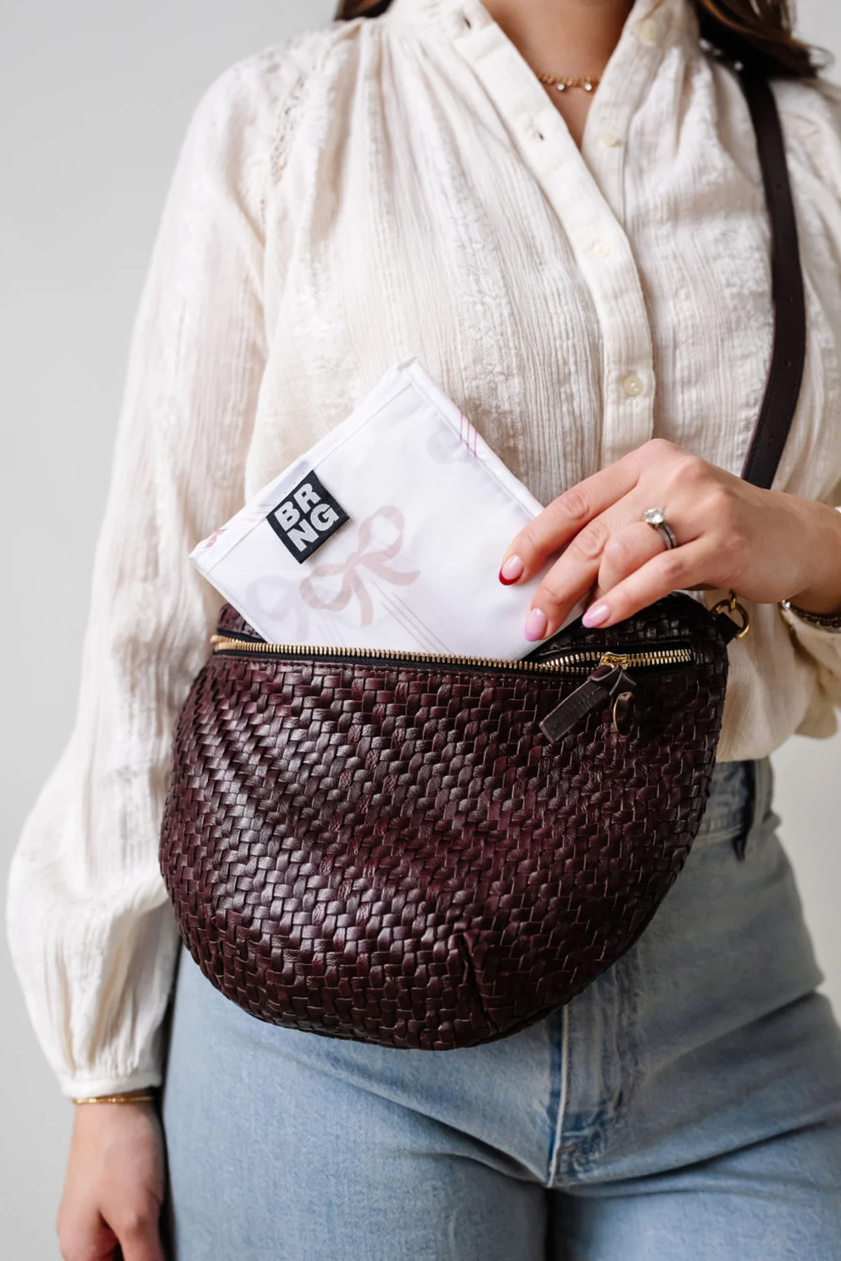 Vivi shopper tote styled as beach bag on sandy ground